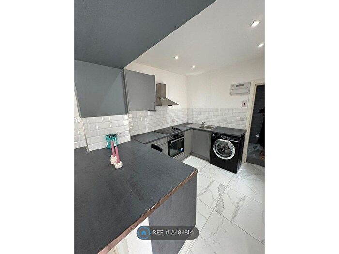 Studio To Rent In Woodsley Road, Leeds, LS3