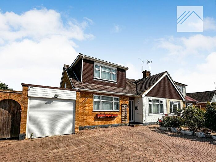 4 Bedroom Semi-Detached House For Sale In Hawkesbury Road, Canvey Island, SS8