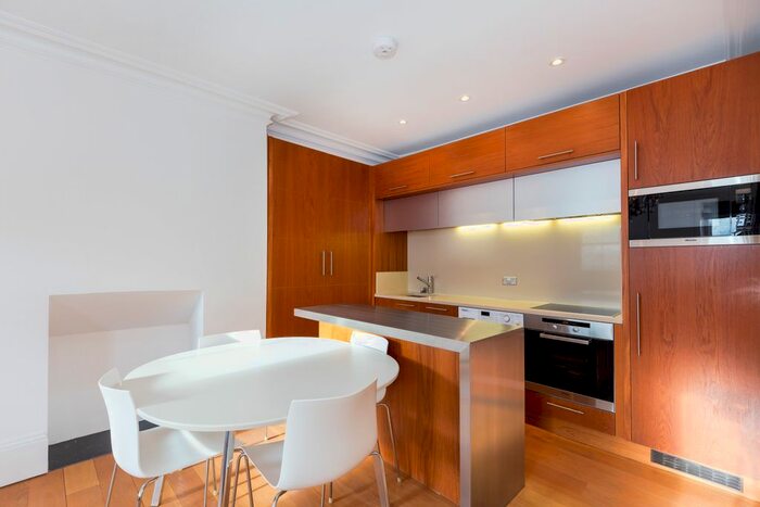 2 Bedroom Flat To Rent In Lancaster Gate, London, W2