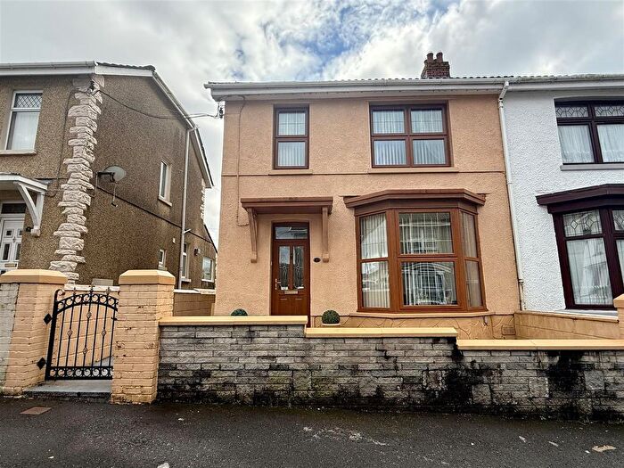3 Bedroom Semi-Detached House For Sale In Victoria Road, Ponthenry, Llanelli, SA15