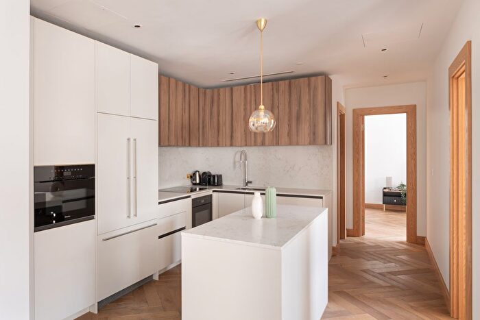 2 Bedroom Flat To Rent In Baker Street, London, W1U