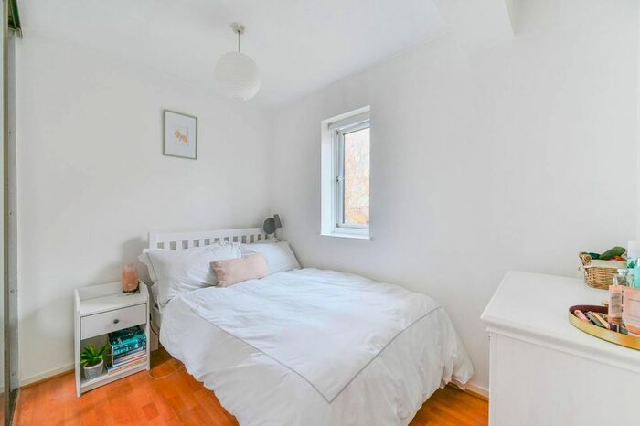 1 Bedroom Flat For Sale In Ludford Close, Croydon, CR0