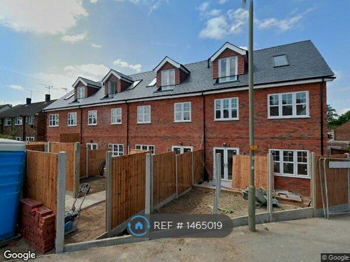 4 Bedroom Terraced House To Rent In Cove Road, Farnborough, GU14