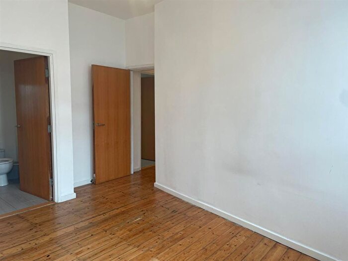 2 Bedroom Flat To Rent In Byron Street, Leeds, LS2