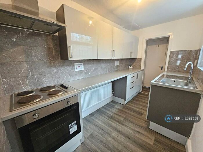 2 Bedroom End Of Terrace House To Rent In Cheetham Hill Road, Dukinfield, SK16