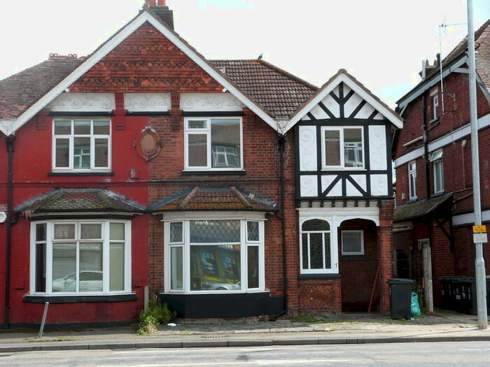 2 Bedroom Maisonette To Rent In Sewardstone Road, Waltham Abbey, EN9