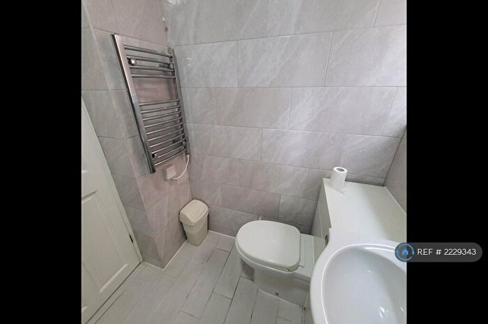 3 Bedroom Flat To Rent In Richmond Park Road, Bournemouth, BH8