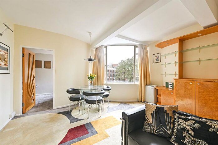 1 Bedroom Flat To Rent In Florin Court, Charterhouse Square, London, EC1M