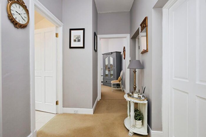 1 Bedroom Apartment For Sale In Wilmington Square, Eastbourne, BN21