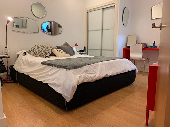 1 Bedroom Flat To Rent In Wandsworth Road, Vauxhall, London, SW8