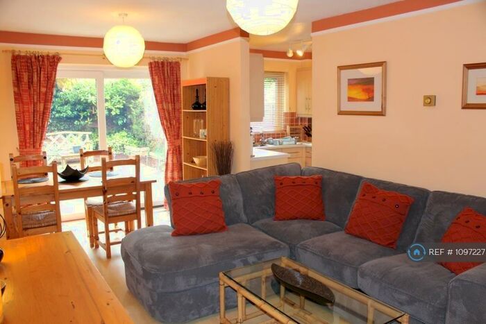 1 Bedroom Maisonette To Rent In Dawn Redwood Close, Slough, Berks, SL3