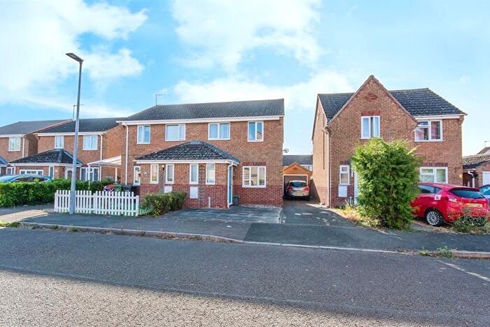 3 Bedroom Semi-Detached House For Sale In Aylmer Drive, Tilney St. Lawrence, King'S Lynn, PE34
