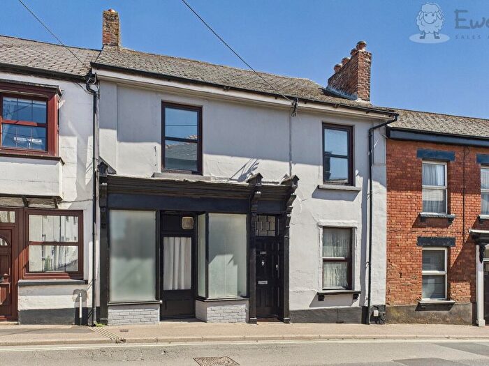 4 Bedroom Terraced House For Sale In Exeter Hill, Cullompton, Devon, EX15