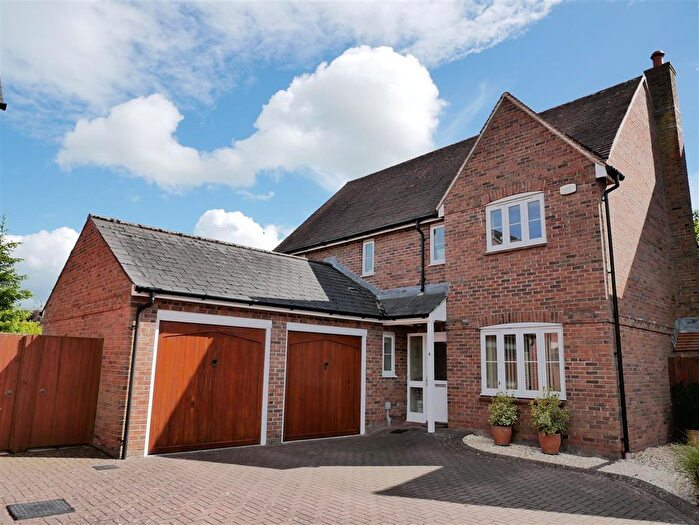 4 Bedroom Detached House For Sale In Elm Grove, Calne, SN11