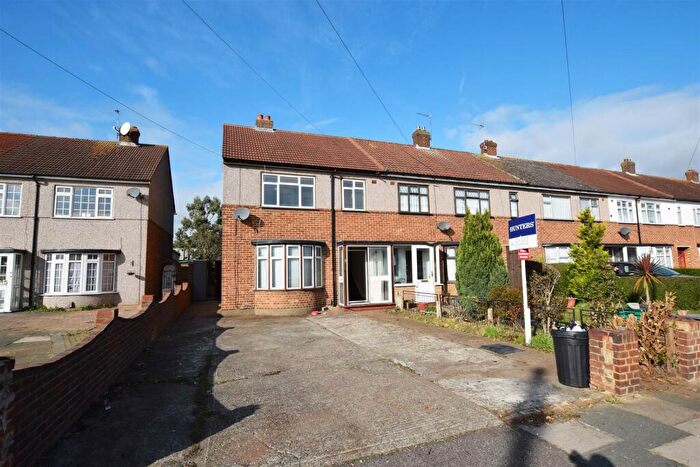 4 Bedroom End Of Terrace House To Rent In Fields Park Crescent, Chadwell Heath, RM6