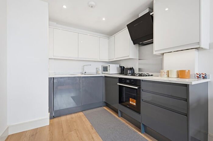 1 Bedroom Flat For Sale In Bartholomew Court, Waltham Cross, EN8