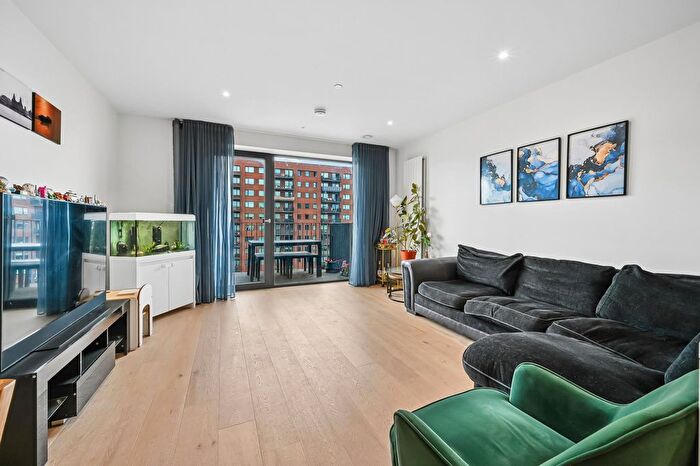 2 Bedroom Flat For Sale In Banyan Court, Royal Wharf, E16
