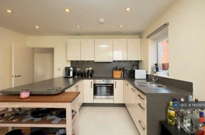 2 Bedroom Flat To Rent In Palmerston House, Reading, RG2