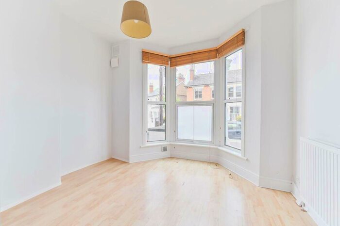 1 Bedroom Flat To Rent In High View Road, Crystal Palace, London, SE19
