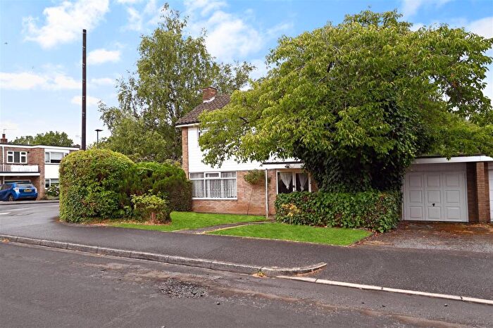 3 Bedroom Link Detached House For Sale In Fugelmere Close, Harborne, Birmingham, B17