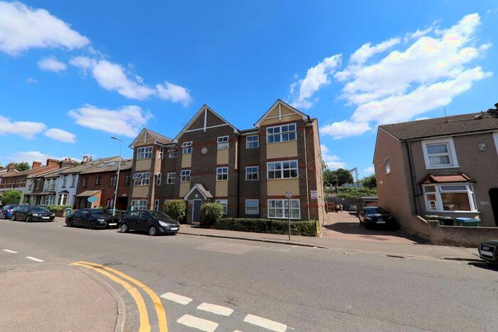 2 Bedroom Flat To Rent In Queens Road, Watford, WD17
