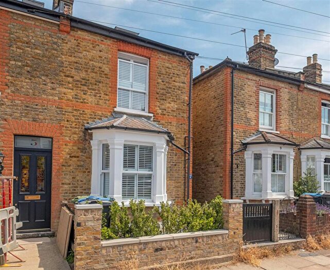 3 Bedroom End Of Terrace House For Sale In Glenthorne Road, Kingston Upon Thames, KT1