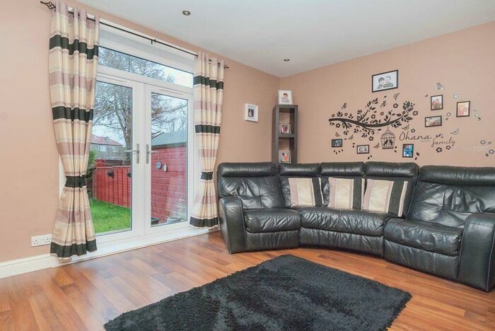 2 Bedroom Villa To Rent In L &#; Colinton Mains Loan, Edinburgh, EH13