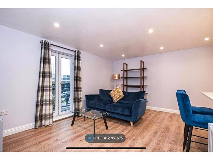 2 Bedroom Flat To Rent In Chantry Close, London, SE2