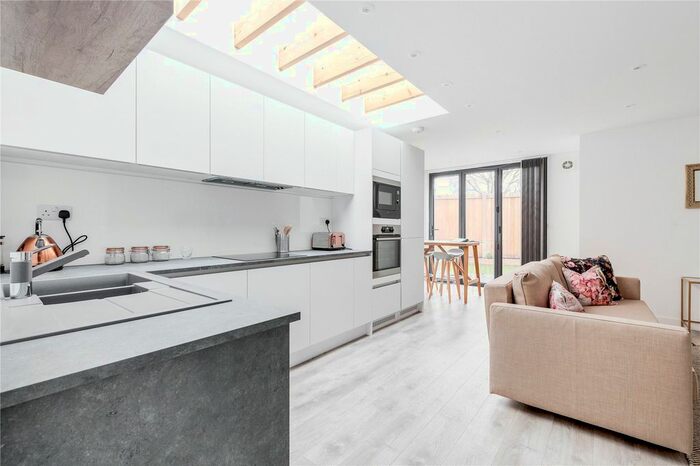 2 Bedroom Flat To Rent In Grange Road, Tower Bridge, SE1