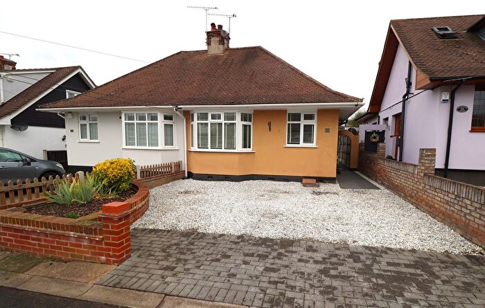 2 Bedroom Semi-Detached Bungalow To Rent In Oakwood Road, Rayleigh, SS6