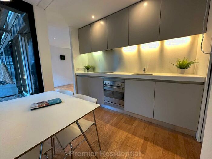 1 Bedroom Apartment To Rent In Ellesmere Street, Manchester, M15