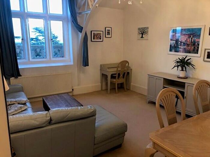 1 Bedroom Apartment To Rent In Victoria Court, Royal Earlswood Park, Redhill, RH1