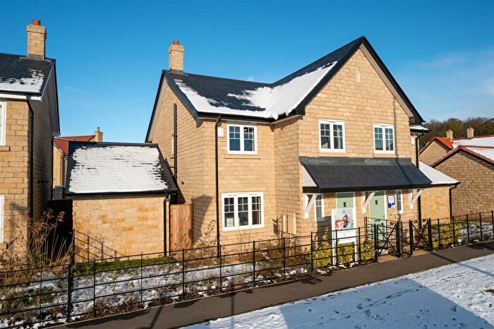 4 Bedroom Semi-Detached House For Sale In Settlement Drive, Chesterfield, S43