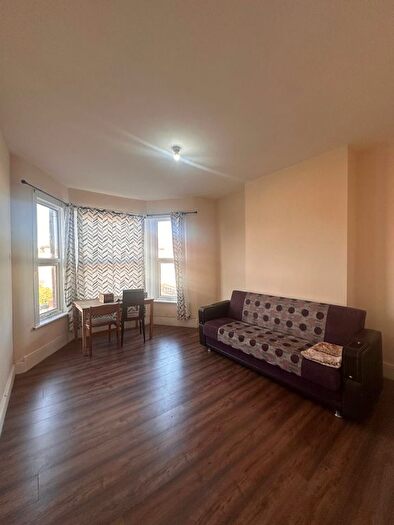 1 Bedroom Flat To Rent In Broomhill Road, Goodmayes, Ilford, IG3