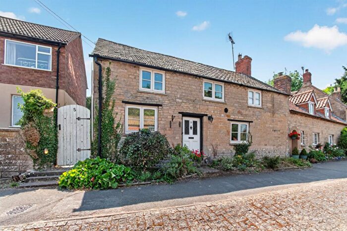 3 Bedroom Link Detached House For Sale In High Street, Castle Bytham, Grantham, NG33