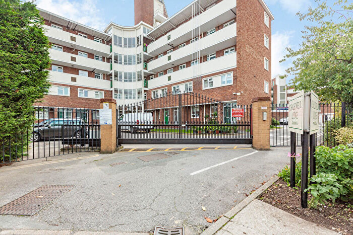1 Bedroom Apartment For Sale In Chalkwell Lodge, Westcliff-on-Sea, SS0