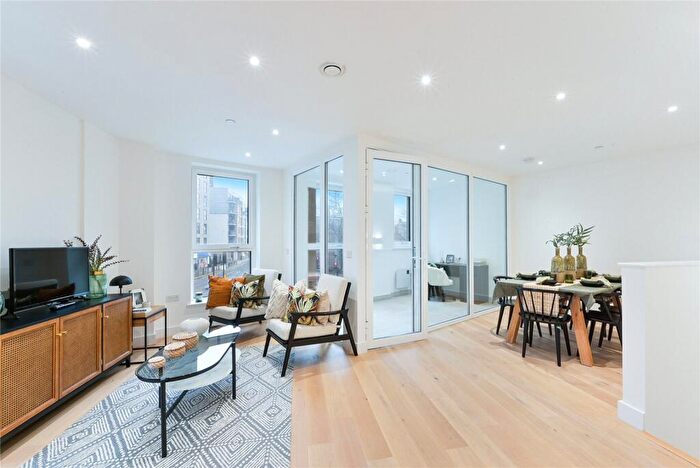 2 Bedroom Apartment For Sale In Parkside West, Blackwall Reach, London, E14