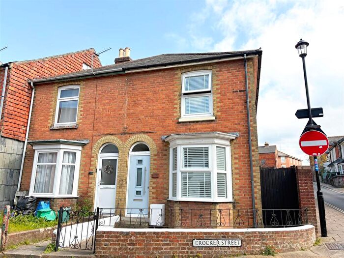 2 Bedroom End Of Terrace House For Sale In Crocker Street, Newport, Isle Of Wight, PO30