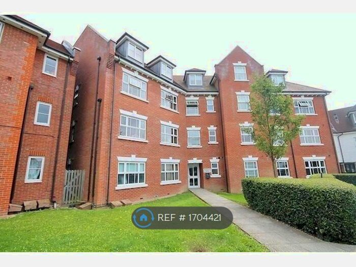 2 Bedroom Flat To Rent In Waltermead Close, Ongar, CM5