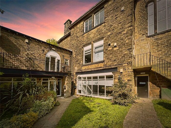 2 Bedroom Flat For Sale In The Manor House, Moorside Avenue, Crosland Moor, Huddersfield, HD4