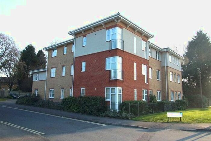 2 Bedroom Flat To Rent In Rowley Close, Broad Lane, Bracknell, Berkshire, RG12