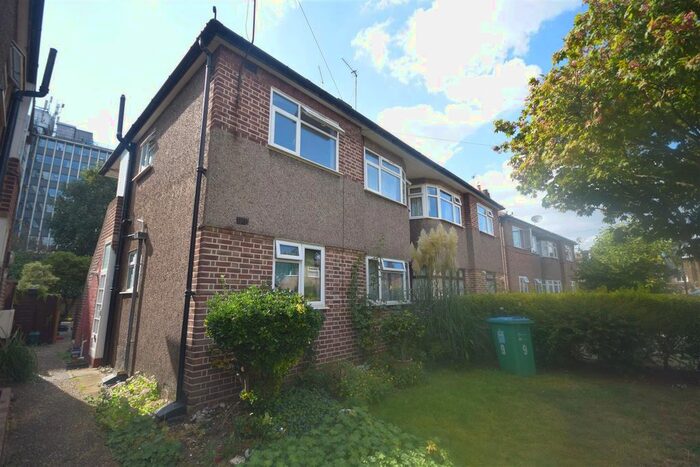 2 Bedroom Flat To Rent In Cheltenham Avenue, Twickenham, TW1