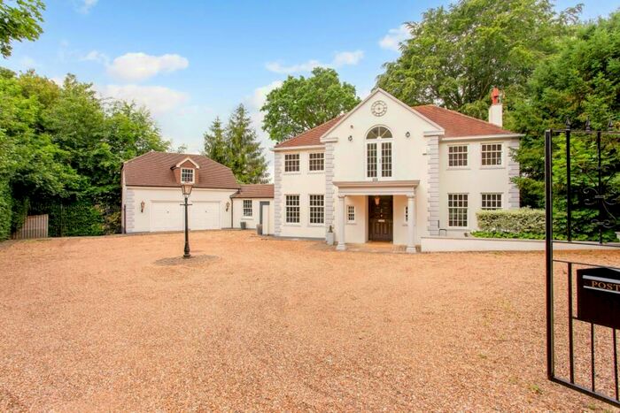 5 Bedroom Detached House To Rent In Roundhill Drive Woking, GU22