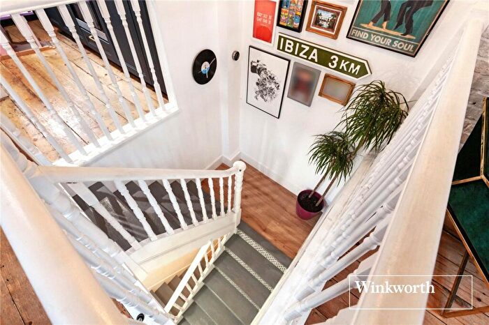 2 Bedroom Apartment To Rent In Finchley Park, North Finchley, London, N12