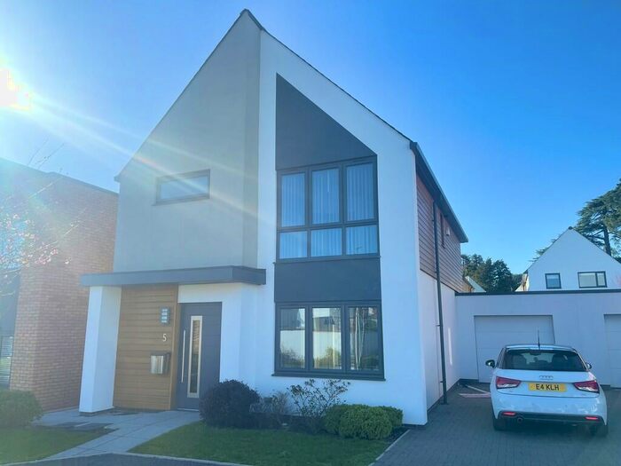 3 Bedroom Detached House To Rent In Holland Park, Exeter, EX2