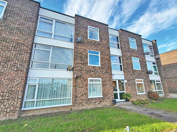 2 Bedroom Flat For Sale In Eastern Esplanade, Canvey Island, SS8