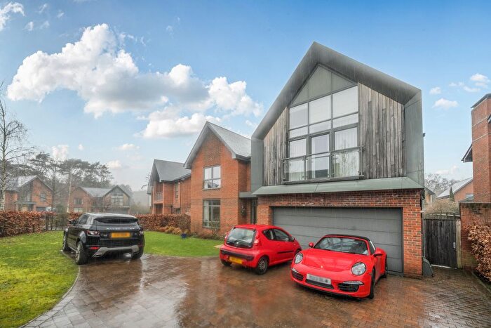 5 Bedroom Detached House For Sale In Vickers Close, Longcross, Chertsey, KT16