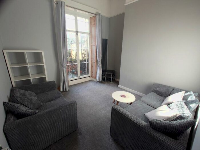 3 Bedroom Apartment To Rent In Huskisson Street, Liverpool, L8