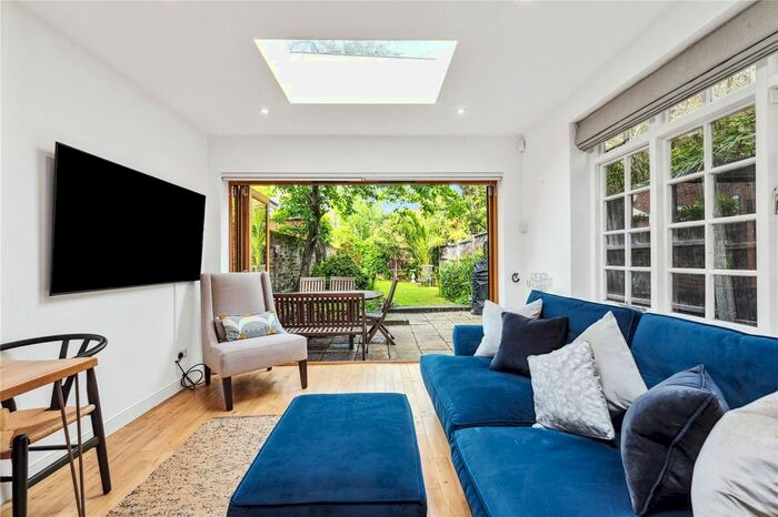 1 Bedroom Detached House To Rent In Kings Avenue, London, SW4