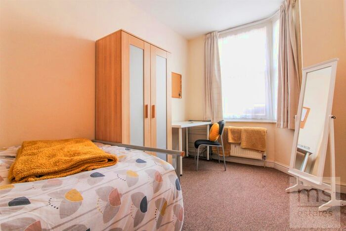 5 Bedroom Terraced House To Rent In Midland Avenue, Lenton, Nottingham, NG7